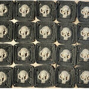 Lot of 20 4.5” GRAYS Crochet SKULlS GRANNY SQUARES DIY Blanket Throw